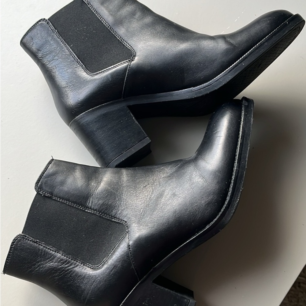 Clark’s Classic Black Chelsea Ankle Boots - Sleek Women's Leather Boot
